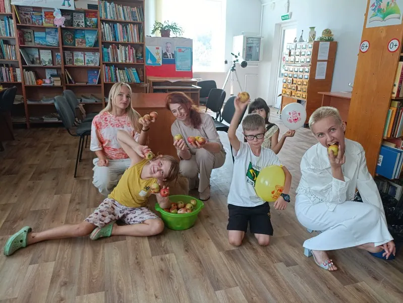 Яблоко от яблони